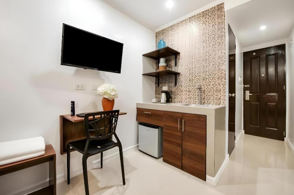 Super Oyo Capital O 232 Nest Nano Suites Fort Makati City Exterior photo